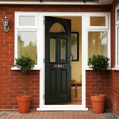 ประตูหน้าบ้านเปิดออก