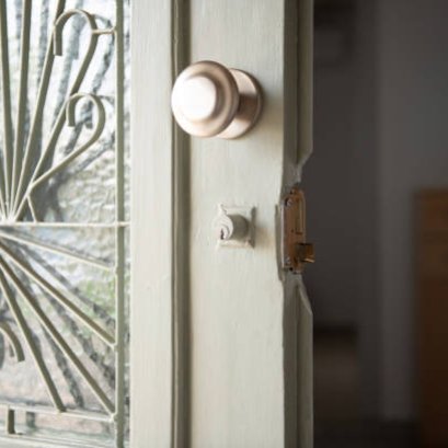 ประตูกำลังเปิดออก