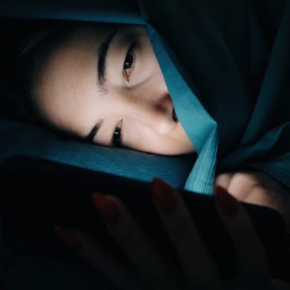 lutein-bilberry-ดูแลดวงตา-คนชอบจ้องจอมือถือ