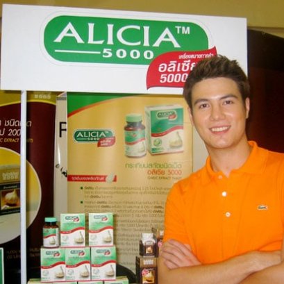 Khao La-Or Pharmacy participated in a booth activity at the press conference for the launch of Healthy Health Magazine.