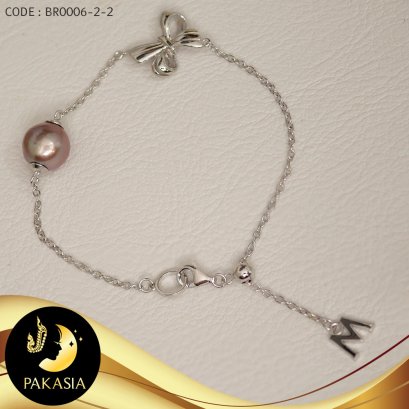 สร้อยข้อมือโซ่มุกม่วงคั่นโบว์ ห้อย letter M  / B455