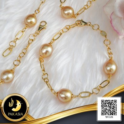 สร้อยข้อมือไข่มุกระยะคั่นโซ่ลายคาเทียร์ใหญ่ (ความยาวประมาณ 7.5") ไข่มุก South Sea สายพันธุ์น้ำเค็มคัดเกรด สีทอง Light - Middle Gold ทรงหยดน้ำ ขนาด 10.0-10.9 mm. เกรด AA+ ตัวเรือนสร้อยโซ่ ตะขอก้ามปู เงินแท้ 925 ชุบสีทอง / 26.2.65