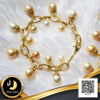 สร้อยข้อมือโซ่ใหญ่สลักลายห้อยไข่มุกระยะ ไข่มุก South Sea น้ำเค็มคัดเกรด สีทอง Light Gold ทรงบารอก-หยดน้ำ ขนาด 8.0-11.0 mm เกรด AA ตัวเรือนสร้อยโซ่ใหญ่ จุกจี้ฝาครอบแบบจีบ ตะขอก้ามปูใหญ่ (ความยาวสร้อยรวมตะขอประมาณ 8") เงินแท้ 925 ชุบสีทอง / 13.2.65