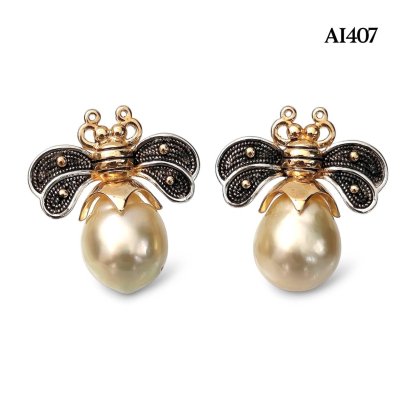 Approx. 10.0 mm, Gold South Sea Pearl, Bee Pearl Stud Earrings