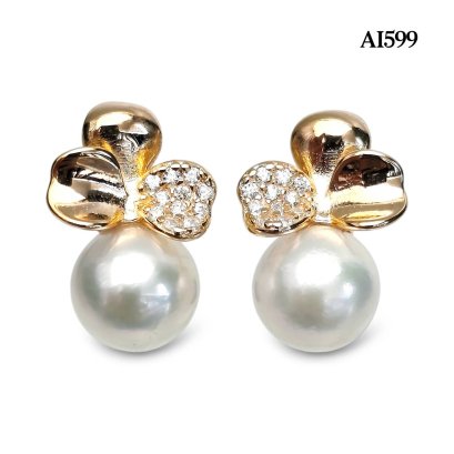 Approx. 6.5 - 7.0 mm, Akoya Pearl, Clover Leaf Pearl Stud Earrings