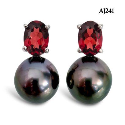 9.4 mm and 9.4 mm, Tahitian Pearl, Four Prongs Garnet Pearl Stud Earrings