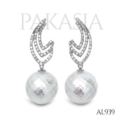 14.0 mm and 14.0 mm, Hanashinju, White South Sea Pearl, Flame Diamond Dangle Pearl Stud Earrings