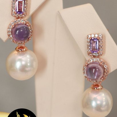 ต่างหูPakasia พลอยแท้ ไวท์ โทแพซ+พลอยแท้ อเมทิสต์ 2.4ct.[เงินชุบพิ้งค์โกลด์] มุกแท้น้ำจืดบาร็อคขาว AA+ ขนาด 10.5-11.5mm. / SN0550ZE380