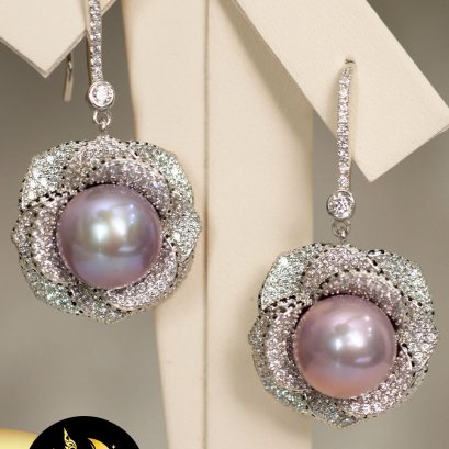 ต่างหูห้อยกุหลาบไลท์ดำ  [เงินชุบทองคำขาว] มุกแท้ยูนิโอ้กลมม่วง AA+ ขนาด 10mm. / SN0330ZE384