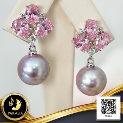 ต่างหูคาบาเร่ พลอยแท้ ห้อยไข่มุก Edison น้ำจืดคัดเกรด สีม่วง ทรงกลม ขนาด 11.0 mm เกรด AA+ ตัวเรือนต่างหูคาบาเร่ ทับหลังTutu เงินแท้ 925 ชุบทองคำขาว ประดับเพชร CZ / 24.11.64