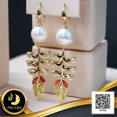 ต่างหูดอกธรรมรักษา ห้อยไข่มุก South Sea และ Akoya ระย้า ไข่มุก South Sea สีขาว ทรงกลม ขนาดจัมโบ้ 12 mm และไข่มุก Akoya สีขาว ทรงกลม ขนาด 3.5 mm เกรด AA+ ตัวเรือนต่างหู Fish Hooks ส่วนห้อยดอกธรรมรักษา เงินแท้ 925 ชุบทอง ประดับเพชร CZ หลากสี