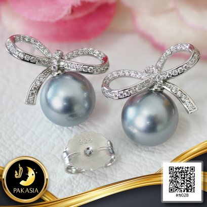 ต่างหูโบว์ประดับเพชร หางริบบิ้นไข่มุก ไข่มุกตาฮิติน้ำเค็มคัดเกรด สีเทา ทรงเกือบกลม - กลม ขนาด 10.0 mm เกรด AA+ ตัวเรือนต่างหูเงินแท้ 92.5 ชุบทองคำขาว ประดับเพชร CZ / 12.1.65