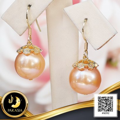 ต่างหู Fish Hooks Collection "Bee Hive" ห้อยไข่มุก Edison สายพันธุ์น้ำจืดคัดเกรด สีพีช ทรงเกือบกลม-กลม ขนาด 11.0 mm. เกรด AA - AA+ ตัวเรือนเงินแท้ 925 ชุบสีทอง ประดับเพชร CZ / 23.1.65