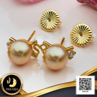 ต่างหู PAKASIA ประดับพลอยแท้ ไข่มุก South Sea สายพันธุ์น้ำเค็มคัดเกรด สีทอง  Middle Gold ทรงเกือบกลม ขนาด 8.0 mm เกรด AA+ ตัวเรือนต่างหูและทับหลังแบบ Tutu วัสดุเงินแท้ 925 ชุบสีทอง ประดับพลอยแท้ White Topaz / 26.1.65