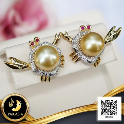 ต่างหู Collection "น้องปู" ไข่มุก South Sea น้ำเค็มคัดเกรด สีทอง Middle Gold ทรงเกือบกลม-กลม ขนาด 8.0 mm เกรด AA+ ตัวเรือนวัสดุเงินแท้ 925 ชุบสี 2 กษัตริย์ (ทอง-ทองคำขาว) ประดับเพชร CZ / 20.2.65