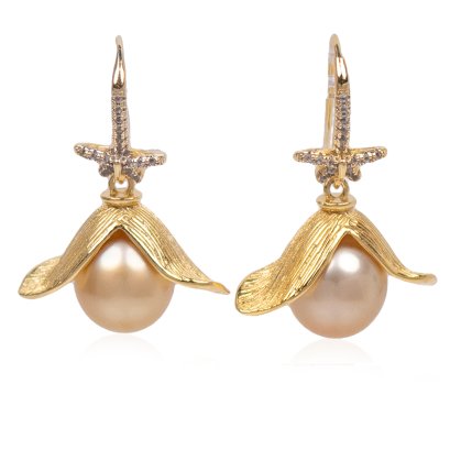 ต่างหูโบว์ประดับเพชร ห้อยลูกไม้ ไข่มุก South Sea สายพันธุ์น้ำเค็มคัดเกรด สีทอง Light - Middle Gold