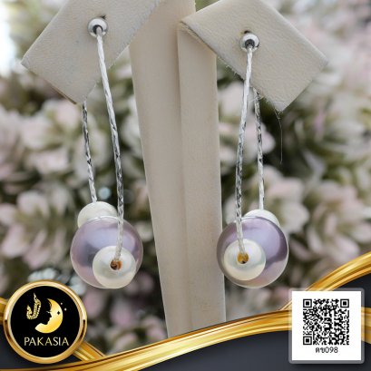 ต่างหูห่วง (Hoops) สามารถถอดไข่มุกออกได้ทุกเม็ด ไข่มุก Edison สีม่วง น้ำจืดคัดเกรด ขนาด 11.0 mm  ขนาบข้างด้วยไข่มุกน้ำจืดคัดเกรด สีขาว ทรงเกือบกลม-กลม ขนาด 6.0 mm เกรด AA-AA+ ตัวเรือนต่างหูห่วง เงินแท้ 925 ชุบสีทองคำขาว เส้นผ่านศุนย์กลางประมาณ 3.5 cm.