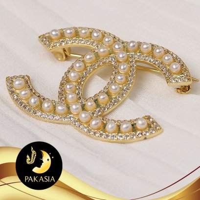 [Silver925] เข็มกลัดชาแนลใหญ่มุกจิ๋ว White Topaz น้ำจืดกลมขาว [ชุบทอง] 2-2.5mm. AAA / SN503YK169