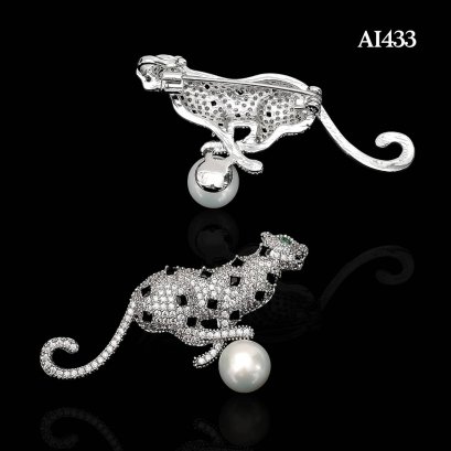 Approx. 10.0 - 11.0 mm, White South Sea Pearl, Leopard CZ Paved Pearl Alloy Brooch