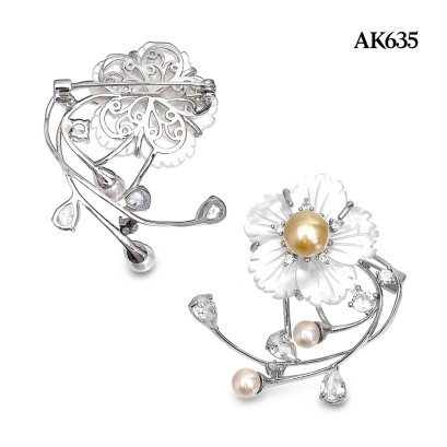 Approx. 5.0 and 8.0 mm, Akoya and South Sea Pearl, MOP Sakura Pearl Alloy Brooch