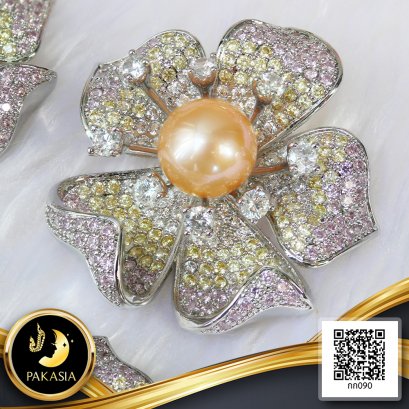เข็มกลัดไข่มุกดอกซากุระระยิบประดับเพชร ไข่มุก Edison น้ำจืดคัดเกรด สีพีช ทรงกลม ขนาด 12.0 mm เกรด AA+ ตัวเรือนเข็มกลัดวัสดุ Alloy ชุบสีทองคำขาว ประดับเพชร CZ  มี Function สวมใส่เป็นจี้ได้ ตัวเรือนขนาด 4.5 x 4.5 cm. / 23.1.65