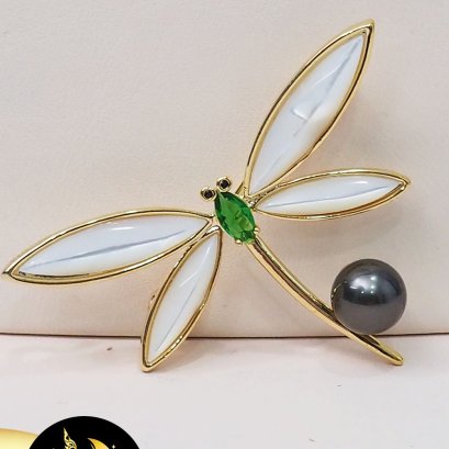 เข็มกลัดแมลงปอ มุกตาฮิติ สีดำ ขนาด 8-9 mm เกรด AA+ ตัวเรือน Alloy ชุบทอง /  SN0550YSSBCH5 /ภ032