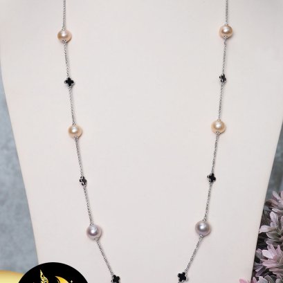 สร้อยคอมุกระยะหลุยส์ดำ มุกทรงกลม สีมัลติคัลเลอร์  ขนาด 9.3-10.3 mm. เกรด AA คั่นหลุยส์ เงินแท้ 92.5 ชุบทองคำขาว /SN570YN622