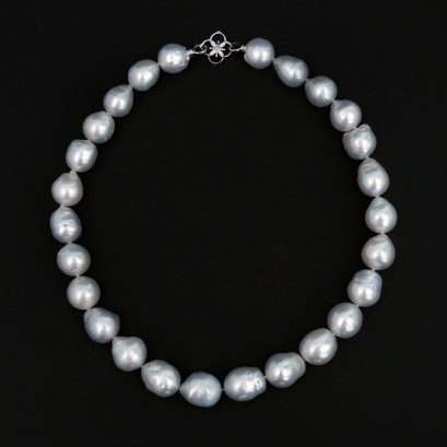 (GIA) 13.86 x 13.55 mm to 15.53 x 14.22 mm, White South Sea Pearl, Graduated Pearl Necklace