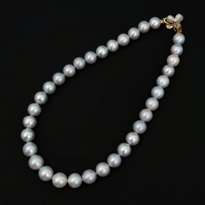 (GIA) 12.10 x 11.75 mm to 13.69 mm, White South Sea Pearl, Graduated Pearl Necklace