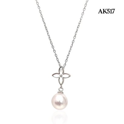 Approx. 8.0 mm, Hanamomo, Akoya Pearl, Four-Leaf Clover Dangle Pearl Pendant with Cable Chain Necklace