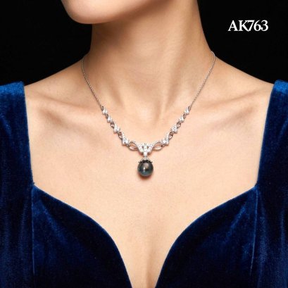 Approx. 12.0 mm, Tahitian Pearl, Solitaire Pearl Bow Embellishment with Chain Necklace