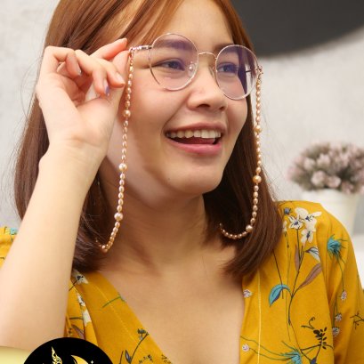 สายแว่นตา/ สายคล้องแมส คั่นระยะบอลเงินแท้ ความยาวประมาณ 24"-25" มุกสีพีช ทรงไข่ ขนาด 3-8 mm เกรด AA ตะขอก้ามปูและคั่นบอล เงินแท้ 92.5 ชุบ Pink Gold  / M067