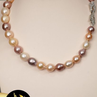 รอราคาเว็บ สร้อยมุกล้วน (ตะขอเงินชุบคำขาว)   มุกแท้น้ำจืดบาร็อคมัลติ AA+ ขนาด 10-12mm. /SN080ZN6050