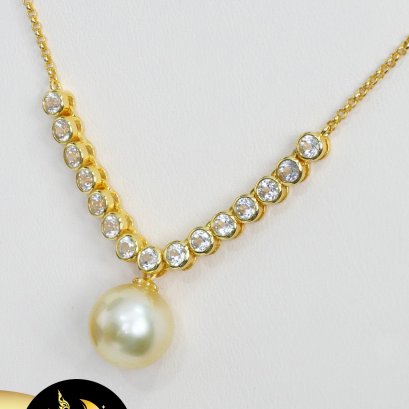 สร้อยคอพลอยแท้ White topaz ไข่ปลา ห้อยไข่มุกเม็ดเดี่ยว ไข่มุก South sea น้ำเค็มคัดเกรด สีทอง-Light Gold ทรงกลม ขนาด 11 mm เกรด AAA ปลายสร้อยห้อมไข่มุก South sea ตัวเรือนสร้อยและตะขอสปริงกลม เงินแท้ 92.5 ชุบทอง  ความยาวสร้อยประมาณ 20" / 16.5.64
