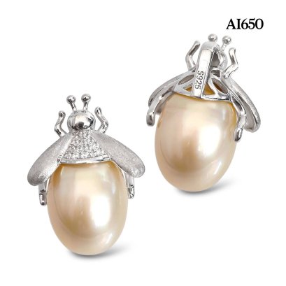 13.6 mm, Gold South Sea Pearl, Insect Pearl Pendant