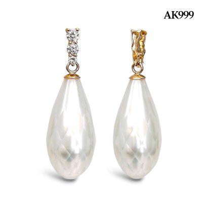 8.5 mm, Hanashinju, Freshwater Pearl, Three Stones Diamond Dangle Pearl Pendant