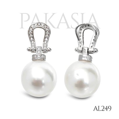 11.68 mm, White South Sea Pearl, Horseshoe Pearl Pendant