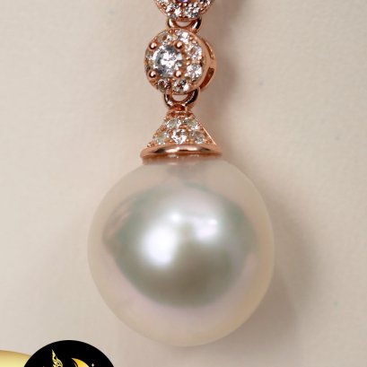 (ไม่รวมสร้อย) จี้ Pakasia มุกน้ำจืดคัดเกรด ทรงบารอก สีขาว ขนาด 11-12 mm เกรด AA+ ตัวเรือนเงินแท้ 92.5 ชุบ Pink Gold ประดับพลอยแท้ Amethyst 0.4 ct  / SN0340YP471