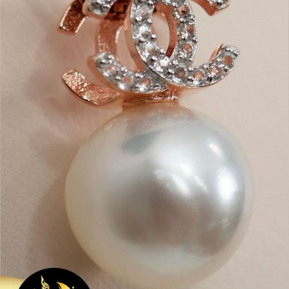 (ไม่รวมสร้อย) จี้Pakasiaชาแนล  พลอยแท้ ไวท์ โทแพซ [เงินชุบพิ้งค์โกลด์] มุกแท้เซาท์ซีเซมิขาว AA ขนาด 12mm / SN0810YP461