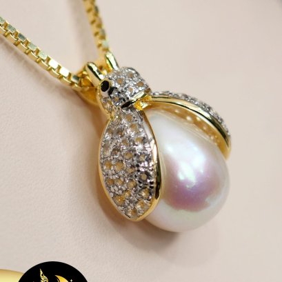 (ไม่รวมสร้อย) จี้แมลงเต่าทอง พลอยแท้ ไวท์ โทแพซ [เงินชุุบทอง] มุกแท้น้ำจืดบาร็อคขาว AAA ขนาด 8-9mm. / SN0212YP500