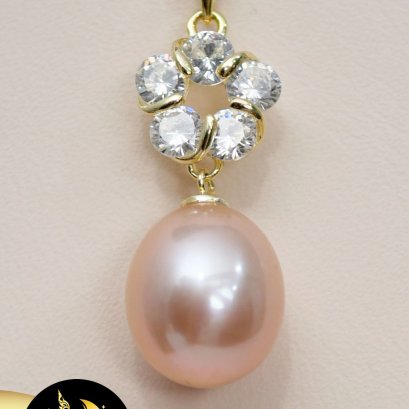 สร้อยจี้ มุกสีพีช จุกจี้ดอกแพงพวยประดับเพชร มุกขนาด 9 mm เกรด AA+ ตัวเรือนเงินแท้ชุบทอง/ P0012