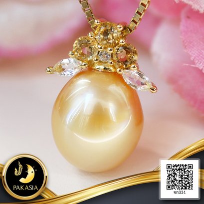 (ไม่รวมสร้อย) จี้ไข่มุก South Sea จุกจี้ควั่นพลอยแท้ ไข่มุก South Sea น้ำเค็มคัดเกรด สีทอง ทรงหยดน้ำ ขนาด 11 mm เกรด AA ตัวเรือนจุกจี้ เงินแท้ 92.5 ชุบทอง ประดับพลอยแท้ Citrine และ White Topaz / 19.1.65