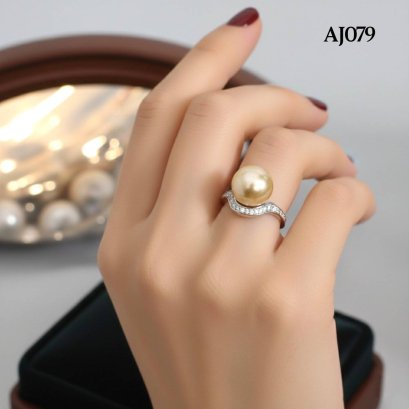 Approx. 11.0 mm, Gold South Sea Pearl, Solitaire Pearl Moissanite Paved Ring