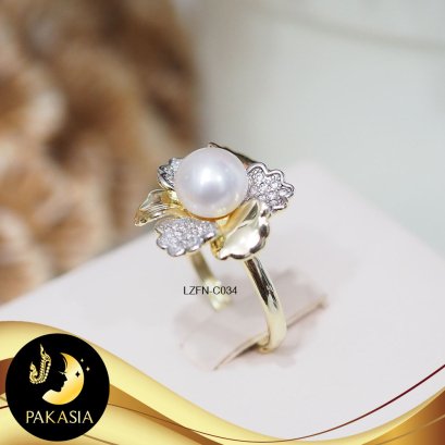 แหวนกุหลาบ ปรับไซส์ได้ มุกน้ำจืดเกรด สีขาว ทรง Semi-round ขนาด 7.8 mm เกรด AAA ตัวเรือนเงินแท้ 92.5 ชุบทองคำขาว ประดับเพชร CZ / C034