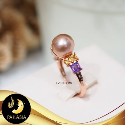 แหวนมุก Cluster ปรับไซส์ได้ มุกเม็ดเดี่ยว มุกน้ำจืดคัดเกรด สีม่วง ทรง Semi-round ขนาด 8-9 mm เกรด AAA ตัวเรือนเงินแท้ 92.5 ชุบ Pink Gold  ประดับพลอยแท้ Amethyst และ Citrine จำนวน 3.8 ct. / C038