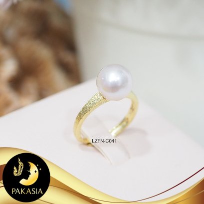 แหวนมุกเม็ดเดี่ยวปรับไซส์ได้ มุกน้ำจืดคัดเกรด สีขาว ทรงกลม ขนาด 9 mm เกรด AA+ ตัวเรือนเงินแท้ 92.5 พ่นทราย ชุบทอง / C041