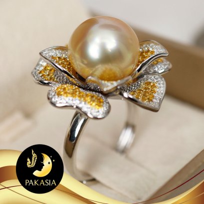 แหวนมุก South Sea กุหลาบทอง มุกเซาท์ซี ทรงเกือบกลม สีทอง เกรด AA+ ขนาด 12 mm.  ตัวเรือนเงินแท้ 92.5 ชุบทองคำขาว /SN0000YR675