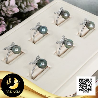 แหวนผึ้งน้อย ประดับพลอยแท้ White Topaz ก้นไข่มุกตาฮิติน้ำเค็มคัดเกรด สีดำ ทรงหยดน้ำ-บารอก ขนาด 9-10 mm เกรด AA+ ตัวเรือนแหวนผีเสื้อ บ่าแหวนเกลียว เงินแท้ 92.5 ชุบทองคำขาว ประดับพลอยแท้ White Topaz / 7.7.64