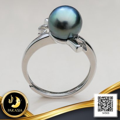 แหวนไข่มุก PAKASIA ไข่มุกตาฮิติสายพันธุ์น้ำเค็มคัดเกรด สีดำ-เทา ทรงเกือบกลม - กลม ขนาด 8.0-9.0 mm เกรด AA ตัวเรือนแหวน วัสดุเงินแท้ 925 ชุบสีทองคำขาว / 30.1.65