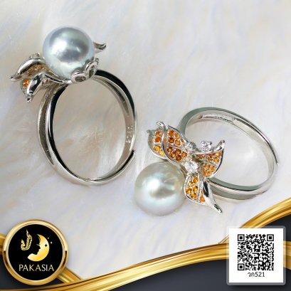 แหวนพฤกษาไข่มุก Akoya สายพันธุ์น้ำเค็มคัดเกรด สี Blue Rose ทรงบารอก ขนาด 8.0 mm เกรด AA+ ตัวเรือนแหวน วัสดุเงินแท้ 925 ชุบสีทองคำขาว ประดับเพชร CZ / 20.2.65